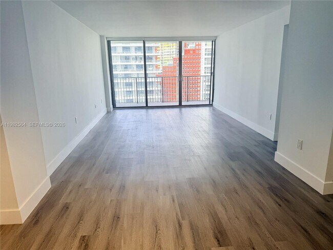 Building Photo - 1450 Brickell Bay Dr