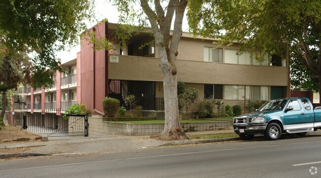 Primary Photo - 159 S Sierra Madre Blvd