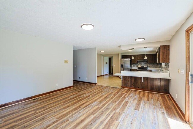 Building Photo - 8047 Bethany Rd