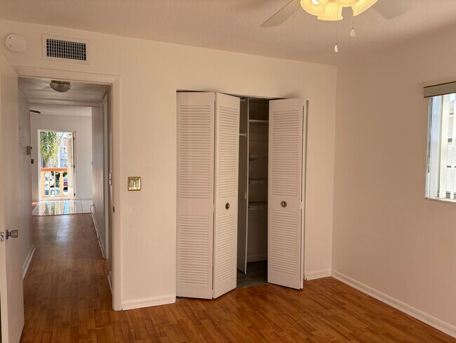 Building Photo - 230 Bedford E