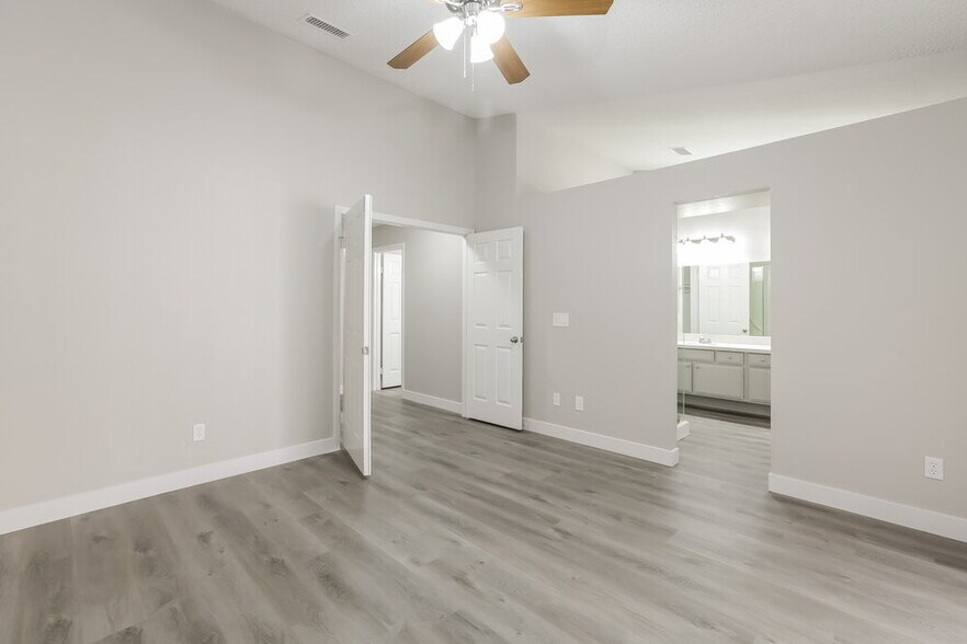Building Photo - 1330 White Dr