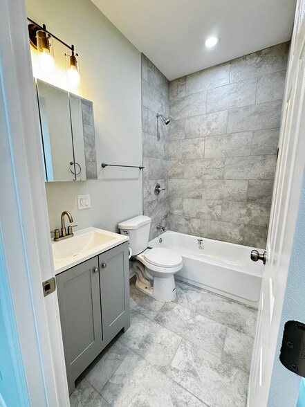 Building Photo - 6807 S Paulina St