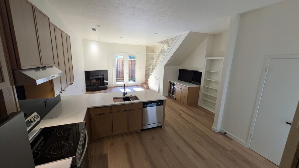 Primary Photo - 3944 Buena Vista St