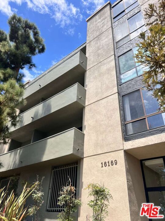 Building Photo - 16169 Sunset Blvd