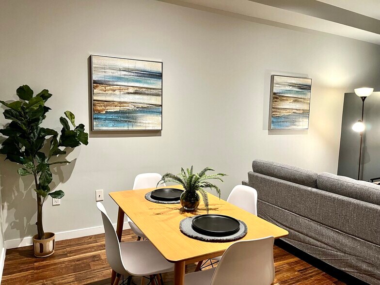 Building Photo - 889 Date St