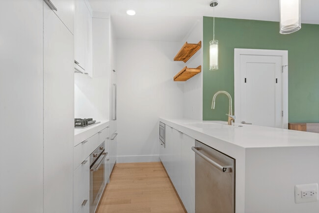 Building Photo - 1515 K St SE