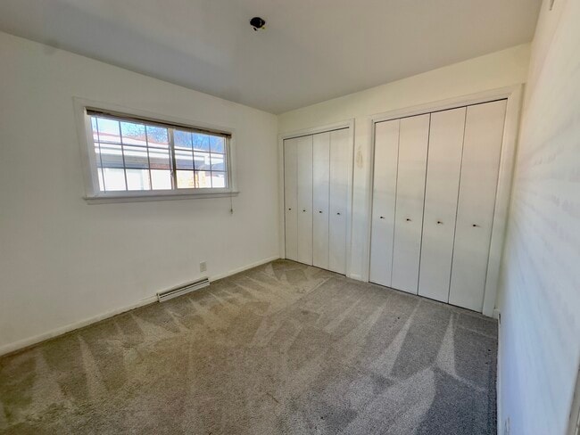 Building Photo - 9910 Crawford Ave