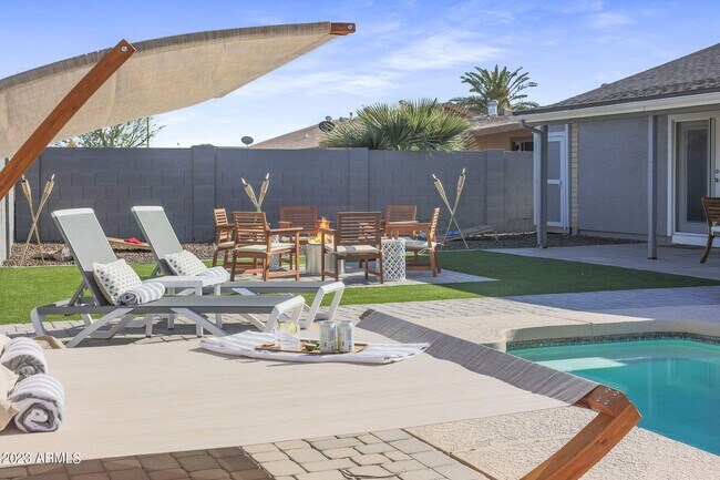 Building Photo - 421 Lila Cir