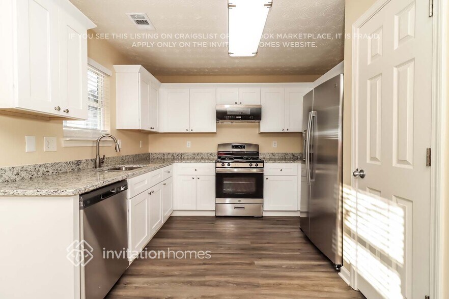 Building Photo - 9448 Lakeview Rd