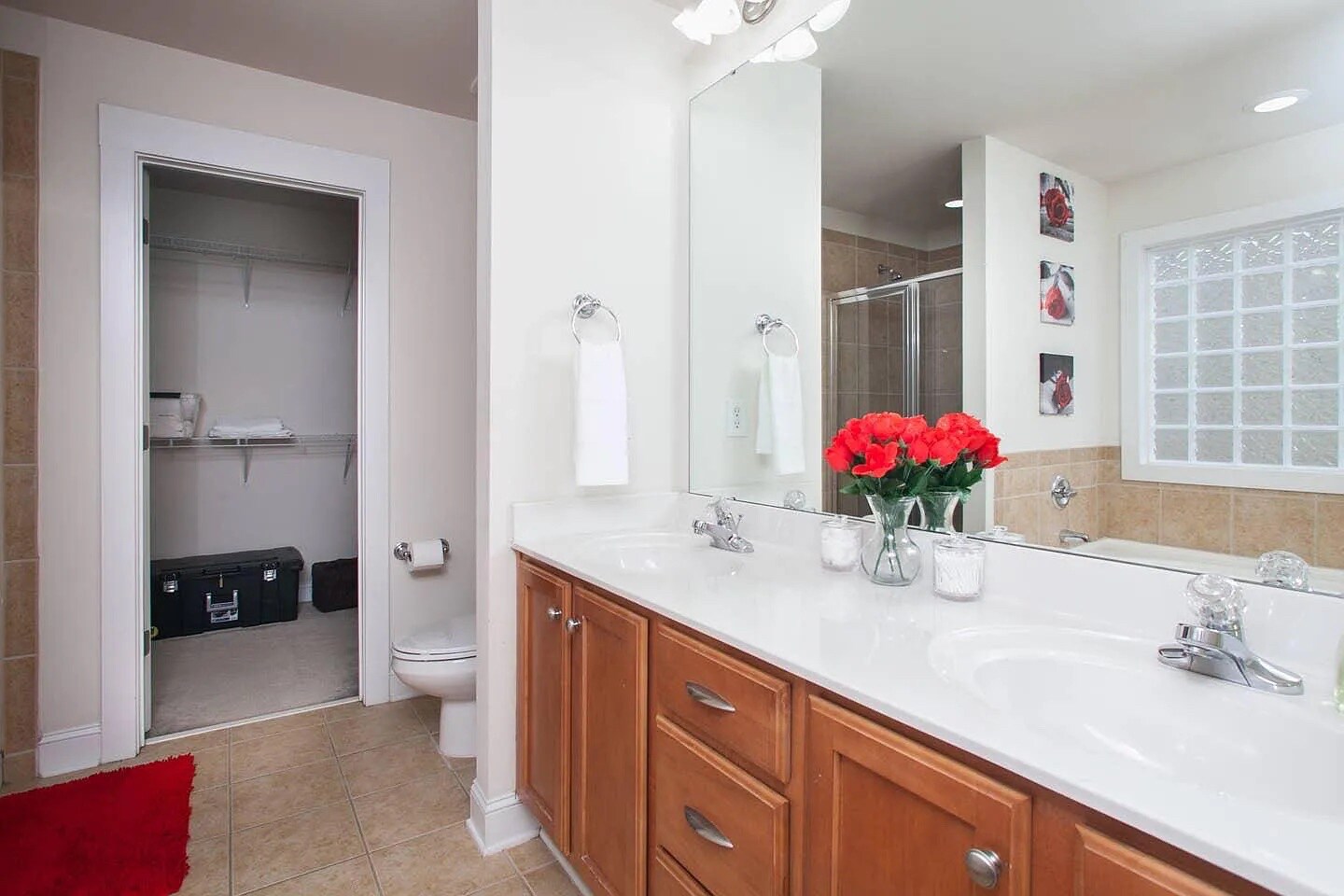 Building Photo - Room in House on Dubois Court