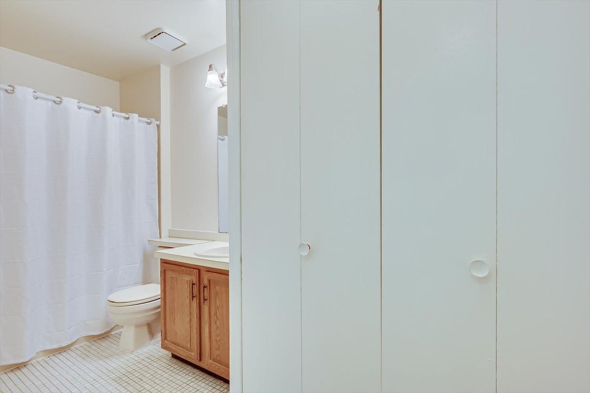 Building Photo - 2310 Aspen Dr