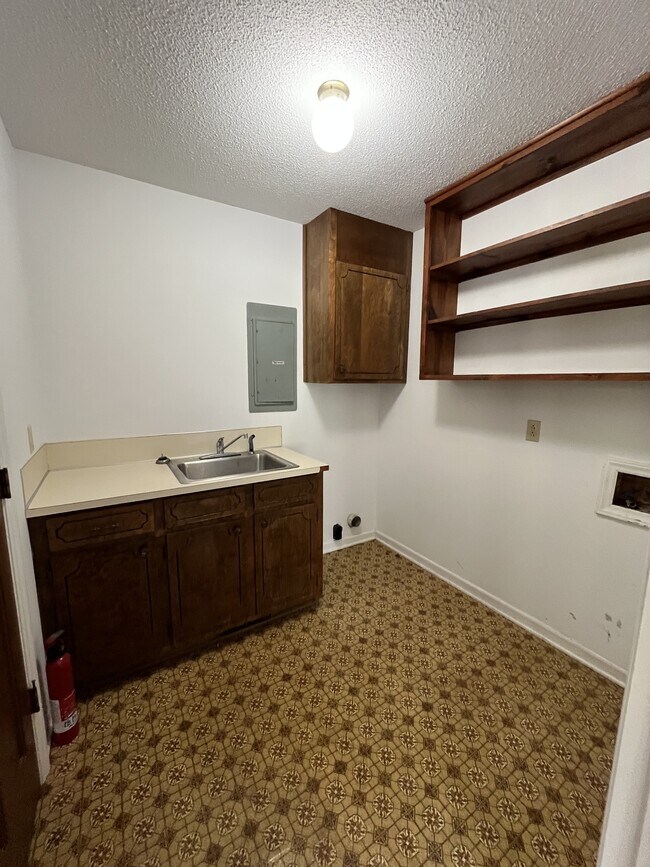 Building Photo - 5625 Potter Rd