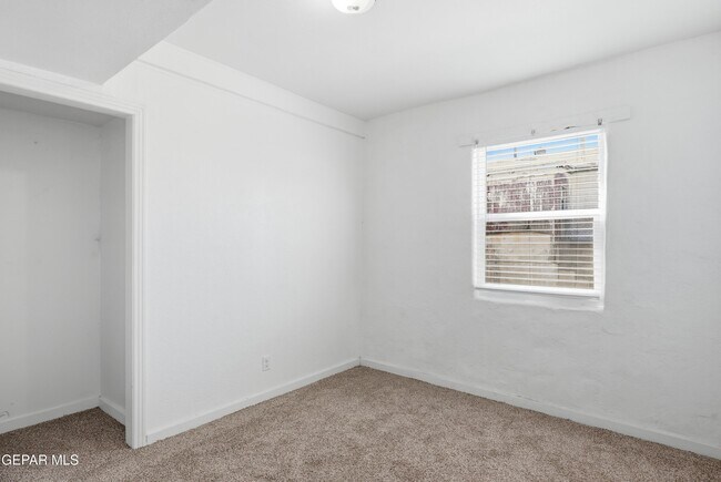 Building Photo - 8929 Robert Dr