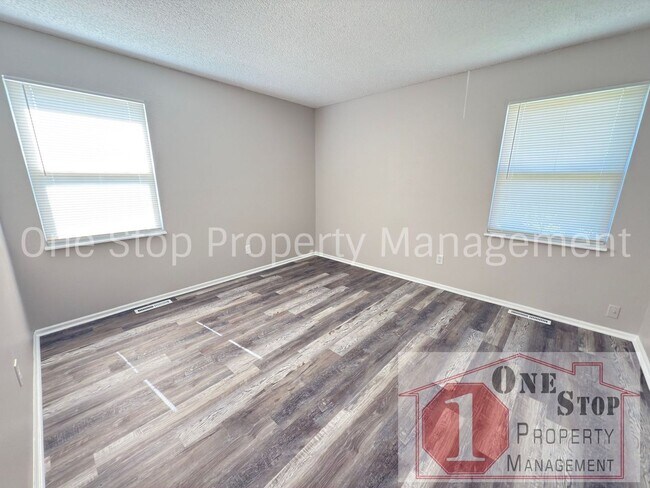 Building Photo - Beautiful 3 Bedroom 2 Bathroom Home in Blu...
