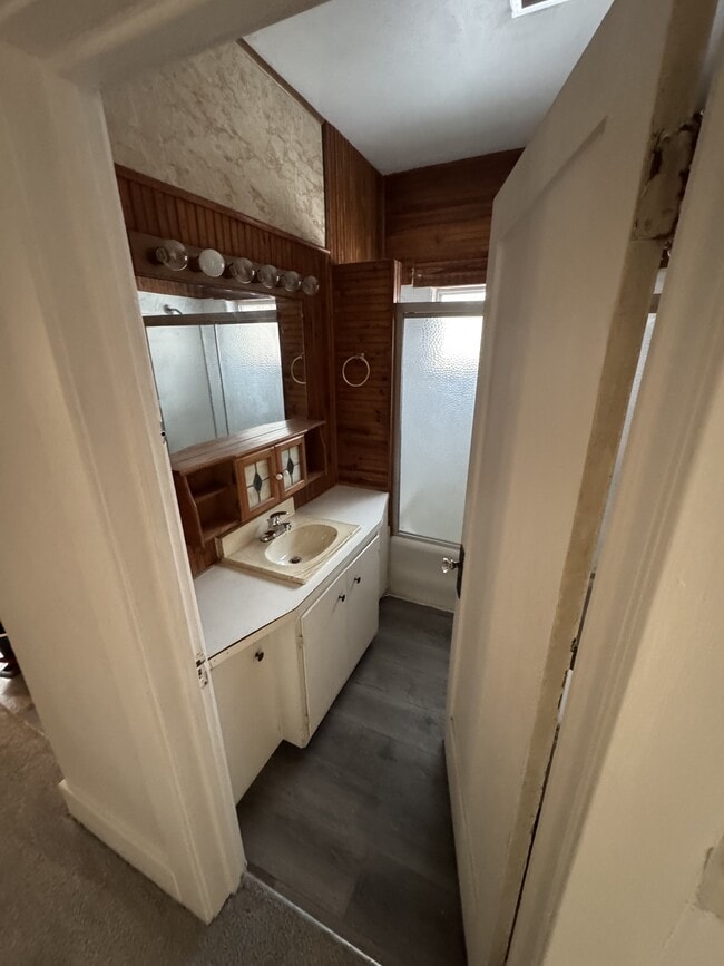 Building Photo - 1925 Sheridan Rd