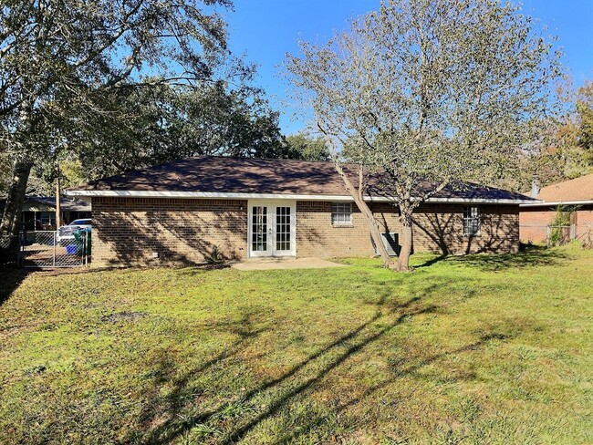 Building Photo - Spacious 4-Bedroom, 2-Bathroom Home in Oce...