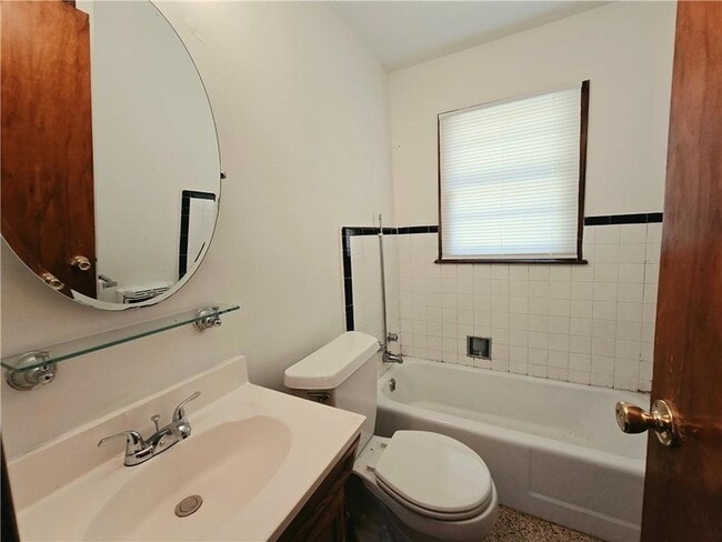 Building Photo - 720 Oaklawn Dr