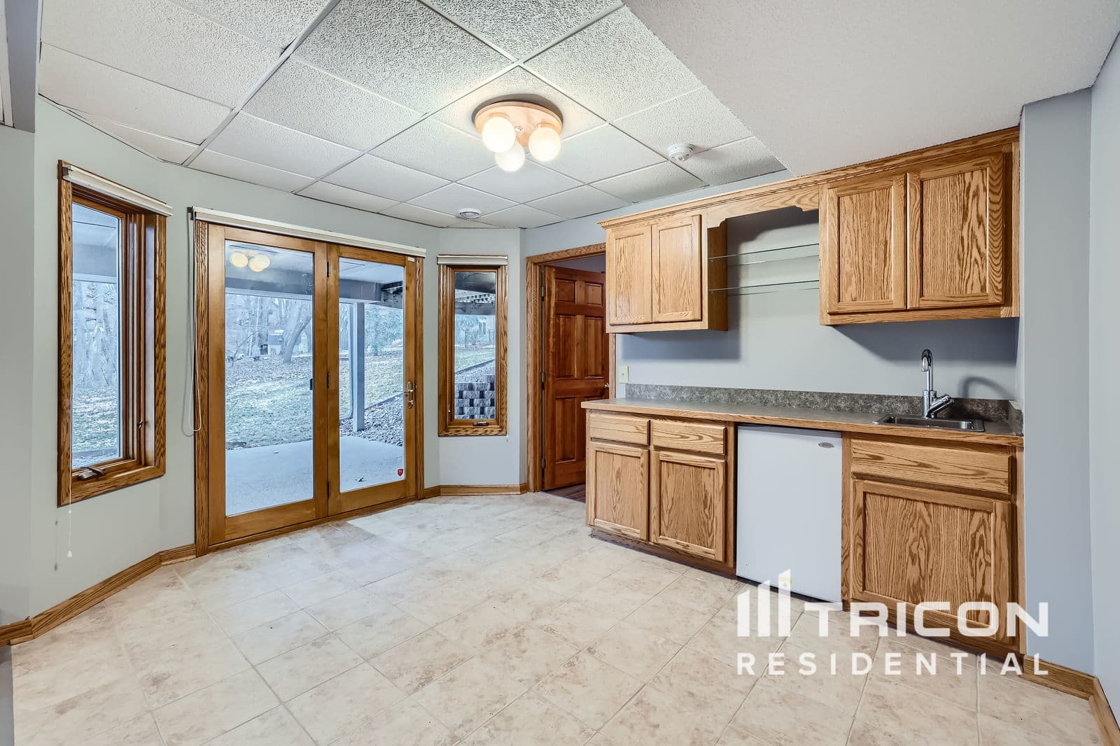 Building Photo - 5585 Rosewood Ln