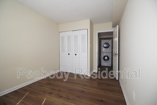 Building Photo - 11615 Stoneview Square