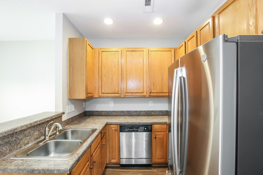 Building Photo - 4712 Abercromby St