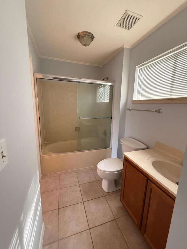 Building Photo - 300 Yacht Club Dr