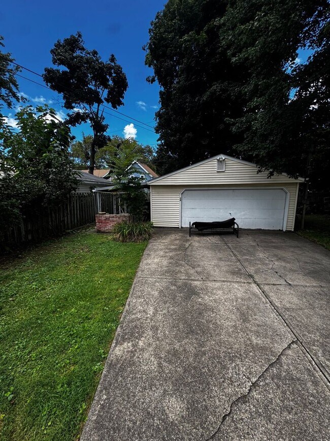 Building Photo - 7602 Wentworth Ave