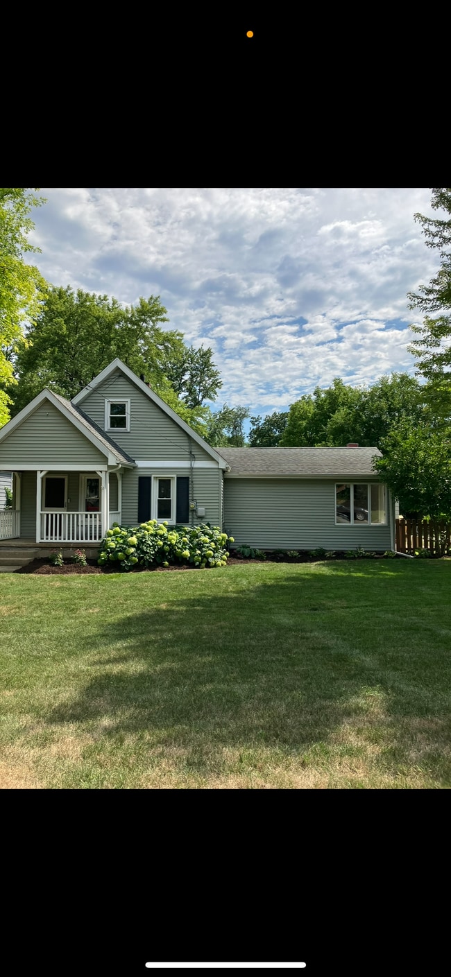 Building Photo - 1016 E Highland Pl