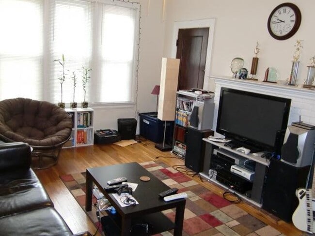 Building Photo - Beautiful 1 Bed 1 Bath Available NOW