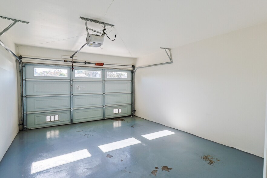 Building Photo - 844 N Lima St