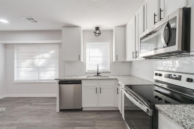 Building Photo - 2704 NW 115th St