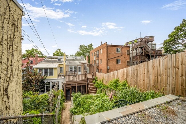Building Photo - Sapcious Renovated Mt. Pleasant Home with ...