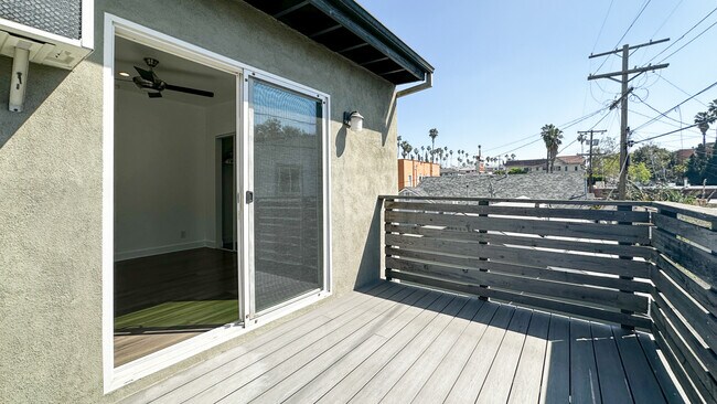 Building Photo - 319 Heliotrope Dr