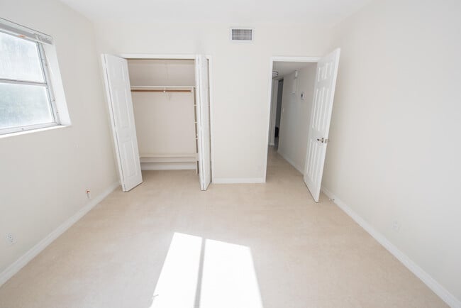 Building Photo - 125 W Hidden Valley Blvd