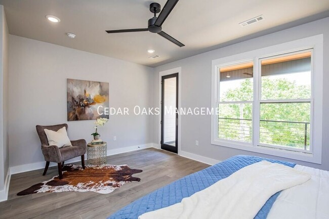 Building Photo - 122 E Mountain St