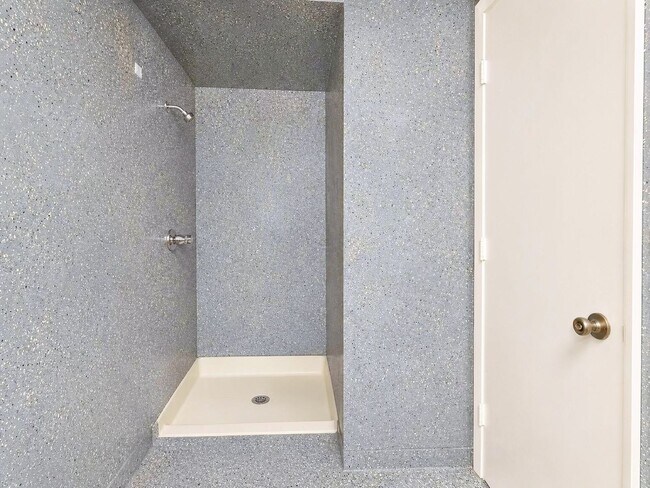 Building Photo - 915 Lemontree Dr