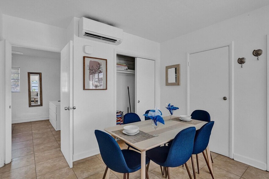 Building Photo - 335 Desoto St