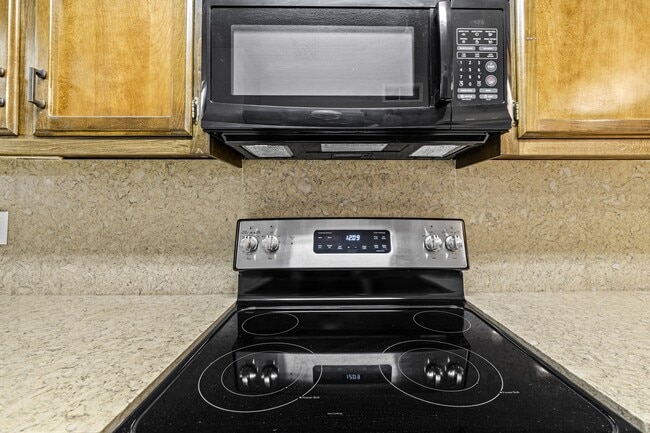 Building Photo - 214 Metz Dr