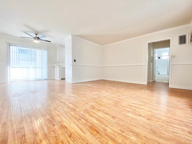 Building Photo - 5726 Camellia Ave