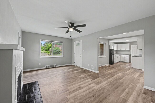 Building Photo - Renovated 3 Bed 2 Bath Home