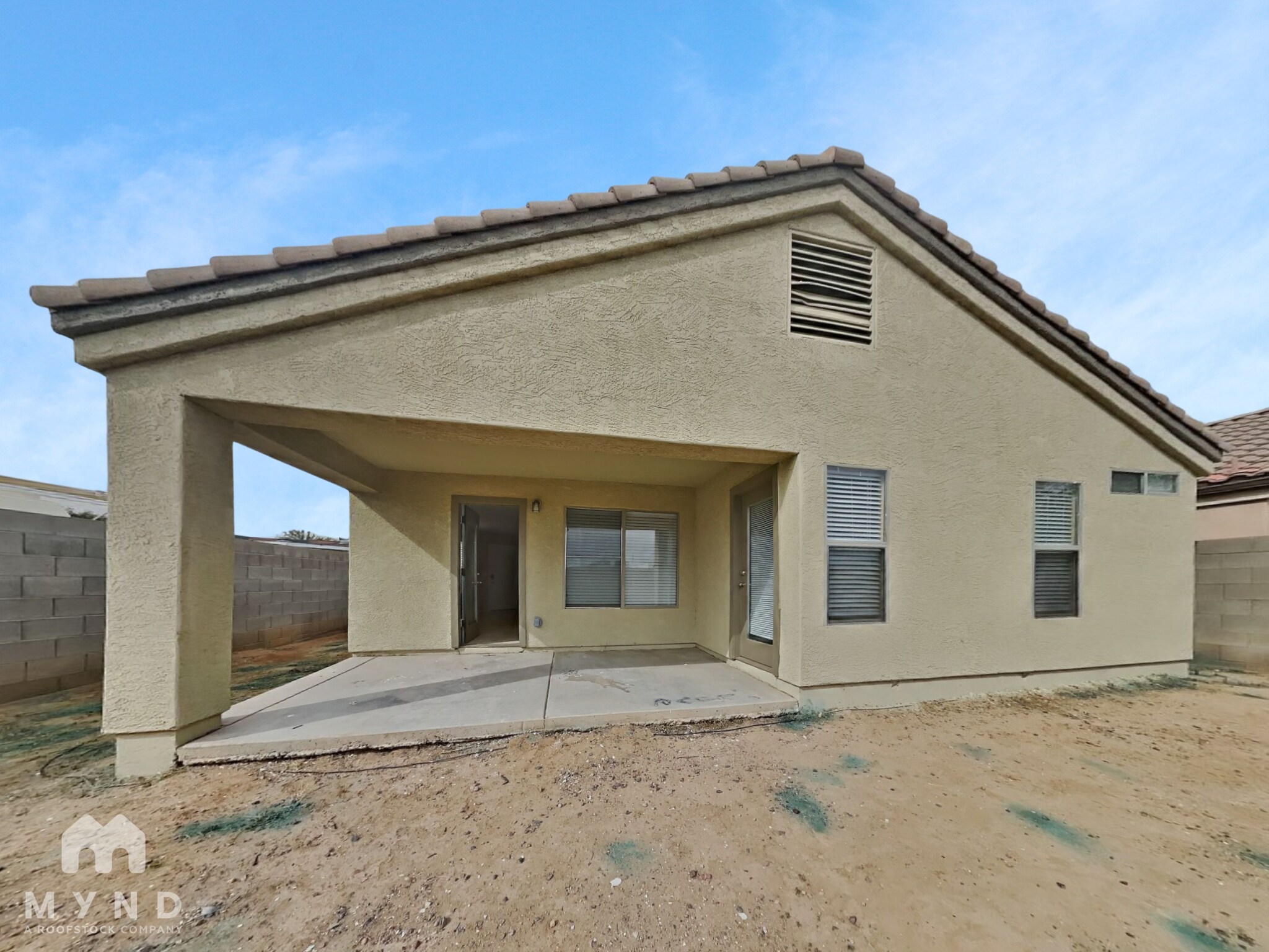 Building Photo - 611 E Pacific Dr