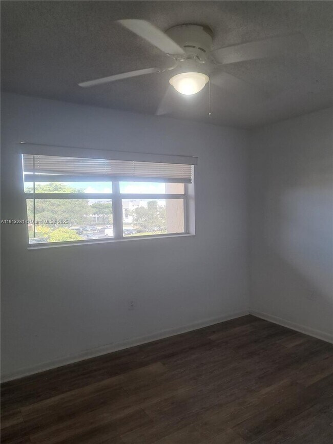 Building Photo - 8225 Sunrise Lakes Blvd