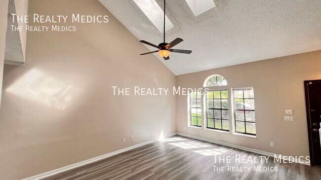 Building Photo - 10207 Comfort Cir