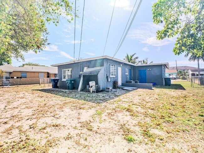 Building Photo - 112 W 34th St