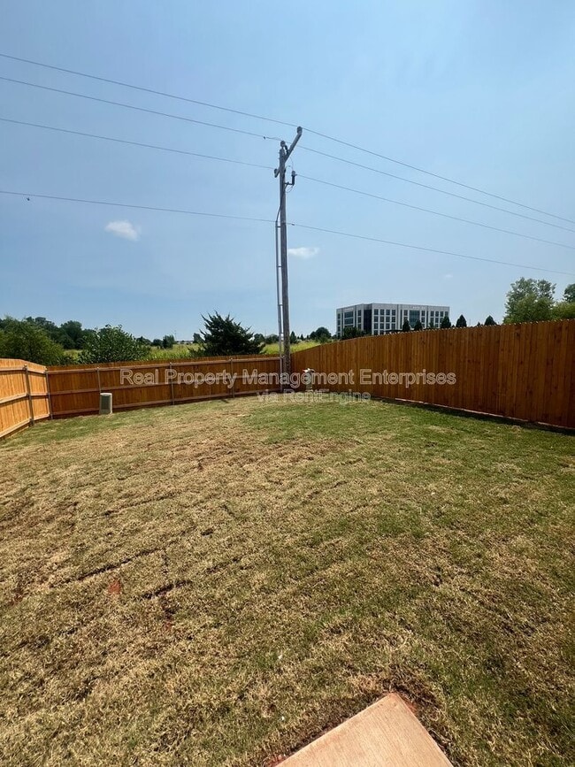 Building Photo - 14810 Razorbill Dr