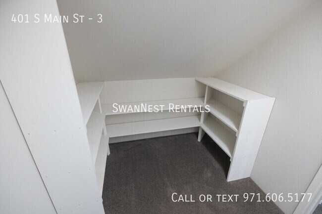 Building Photo - 401 S Main St