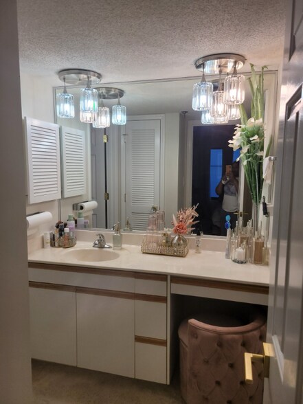 Building Photo - 7501 River Rd