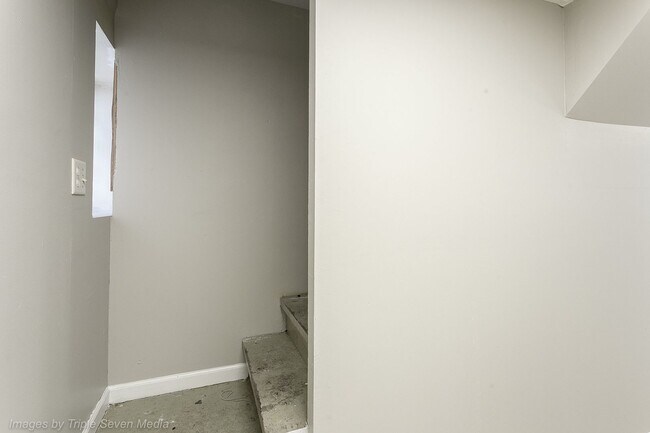 Building Photo - 3714 W Ferdinand St