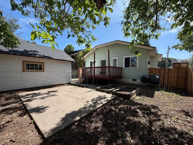 Building Photo - 3601 N Russet St