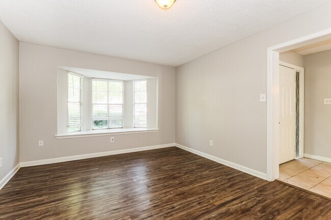 Building Photo - 24106 Creekview Dr