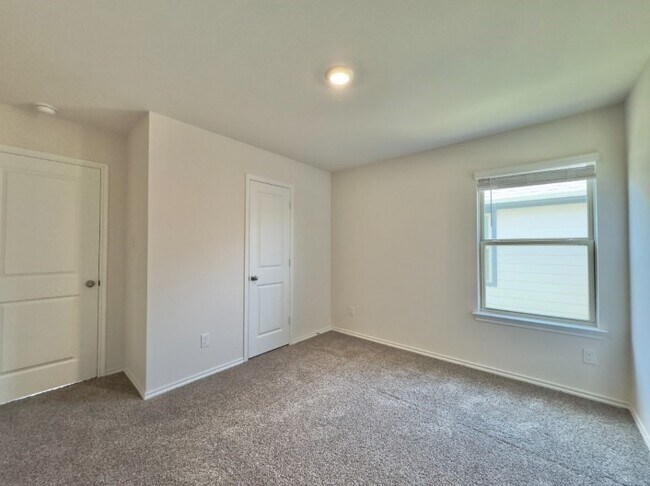 Building Photo - 11333 Pecan Crk Dr